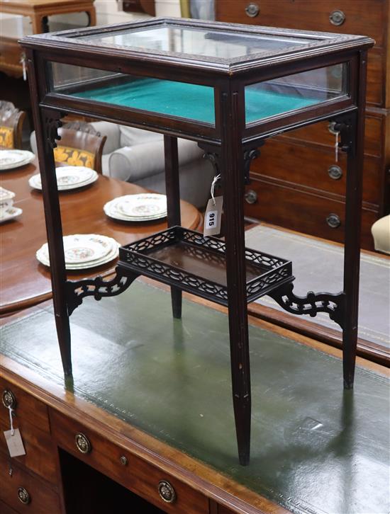 A late Victorian mahogany bijouterie table W.57cm